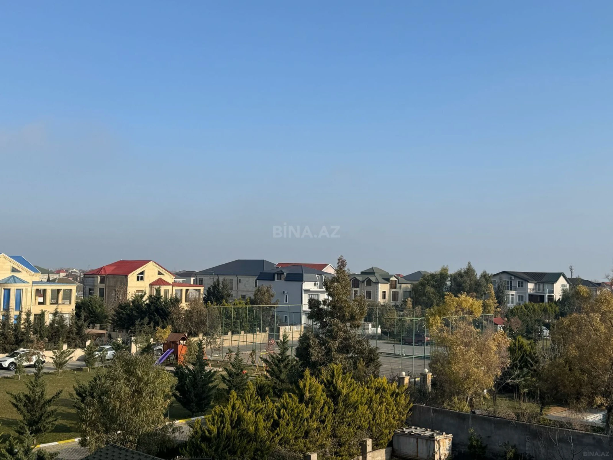 Satılır 4 otaqlı həyət evi 200 m²