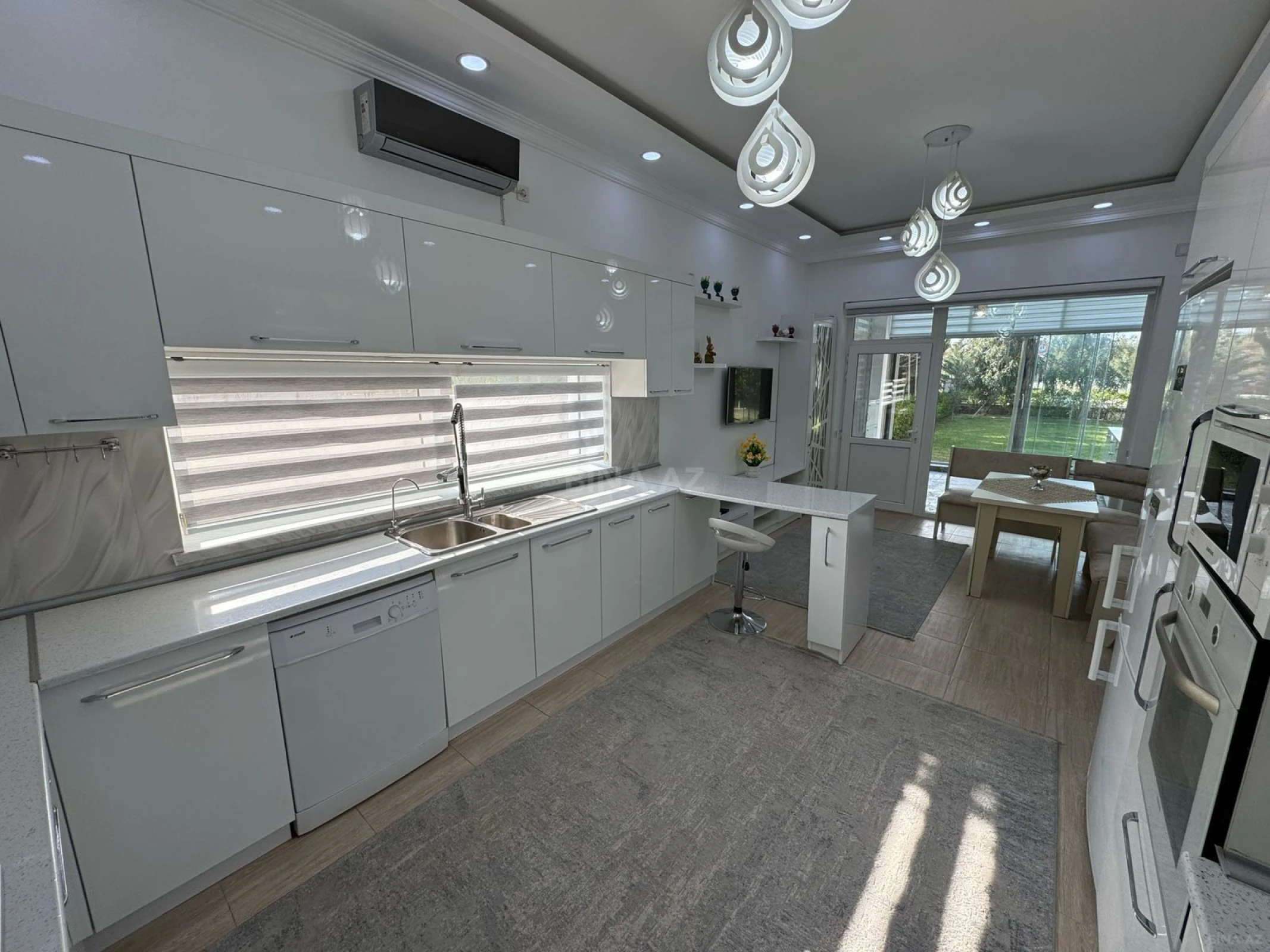 Satılır 4 otaqlı həyət evi 200 m²