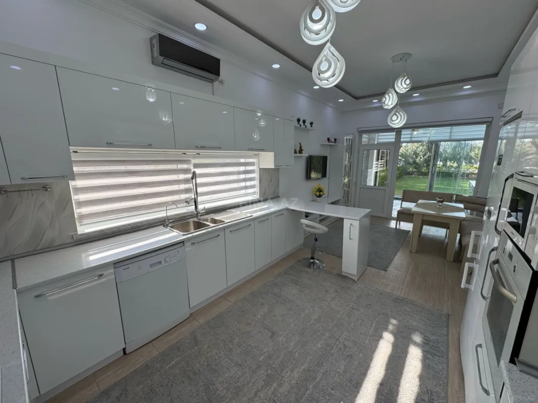 Satılır 4 otaqlı həyət evi 200 m²