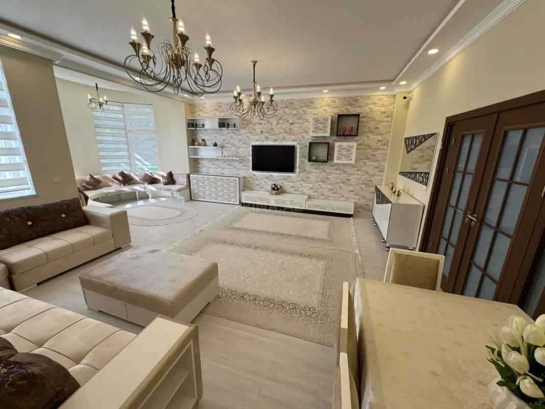 Satılır 4 otaqlı həyət evi 200 m²