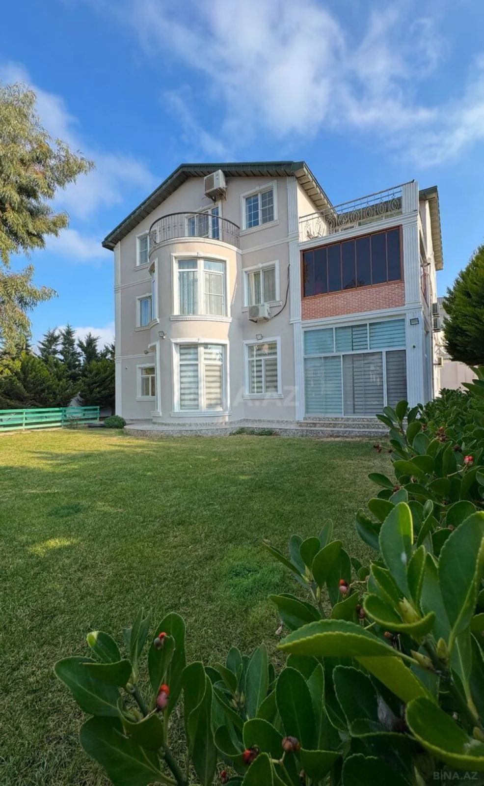 Satılır 4 otaqlı həyət evi 200 m²