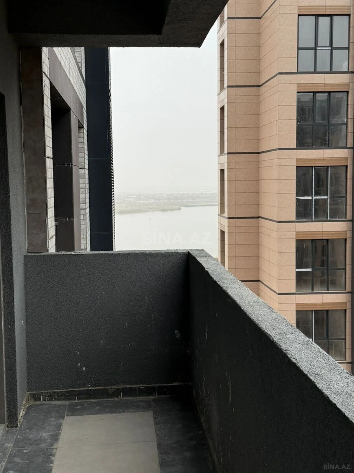 Satılır 5 otaqlı mənzil 127 m²