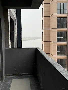 Satılır 5 otaqlı mənzil 127 m²