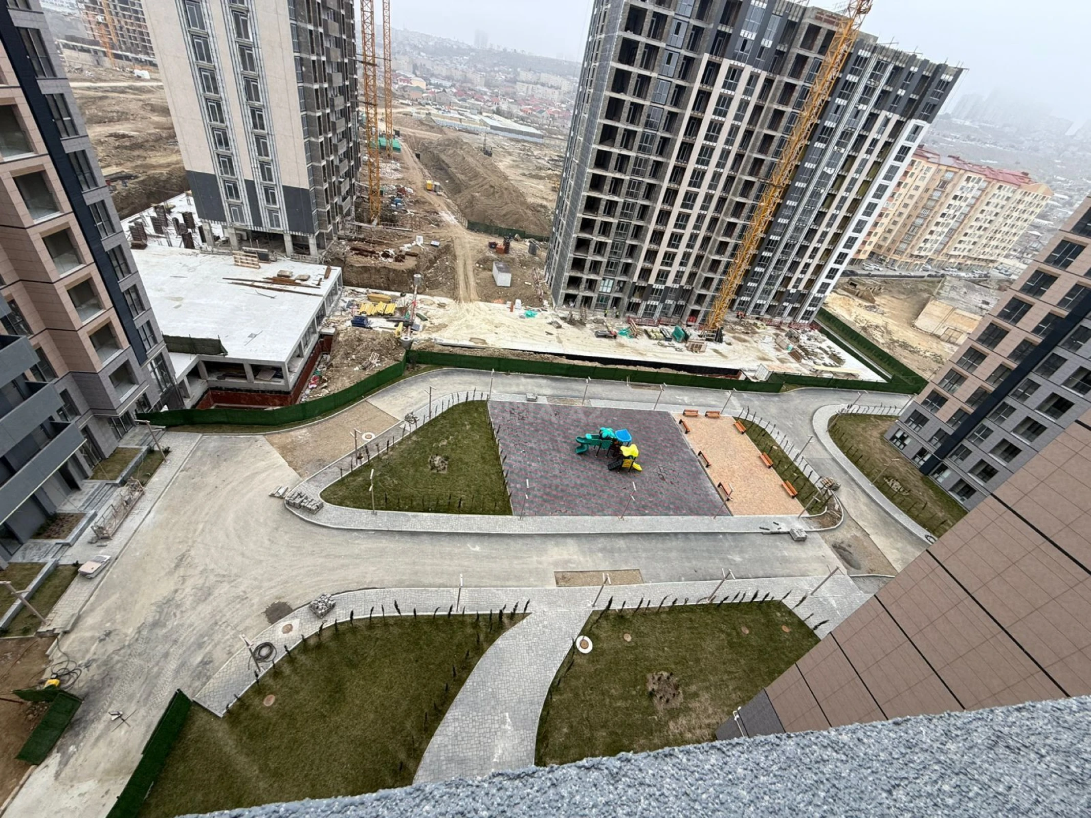 Satılır 5 otaqlı mənzil 127 m²