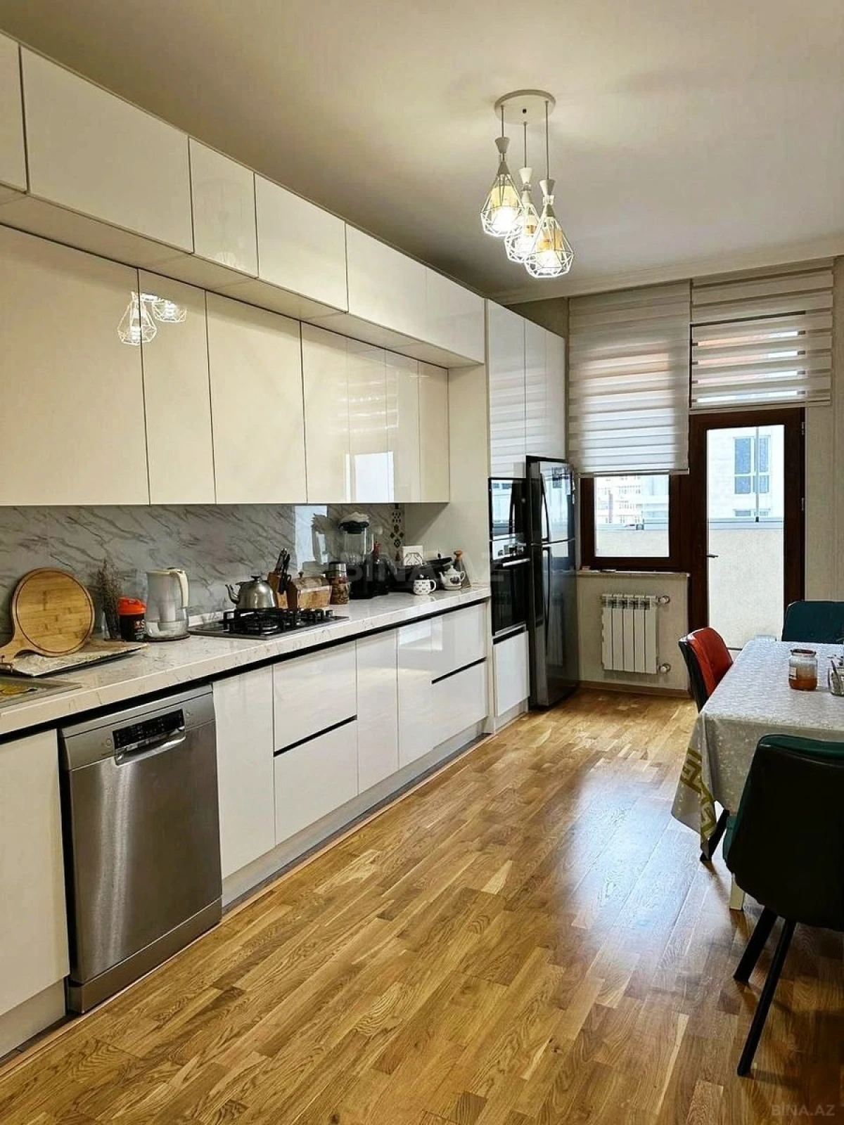 Satılır 3 otaqlı mənzil 104 m²