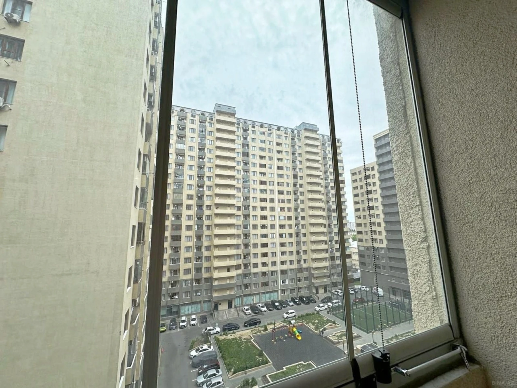 Satılır 3 otaqlı mənzil 104 m²