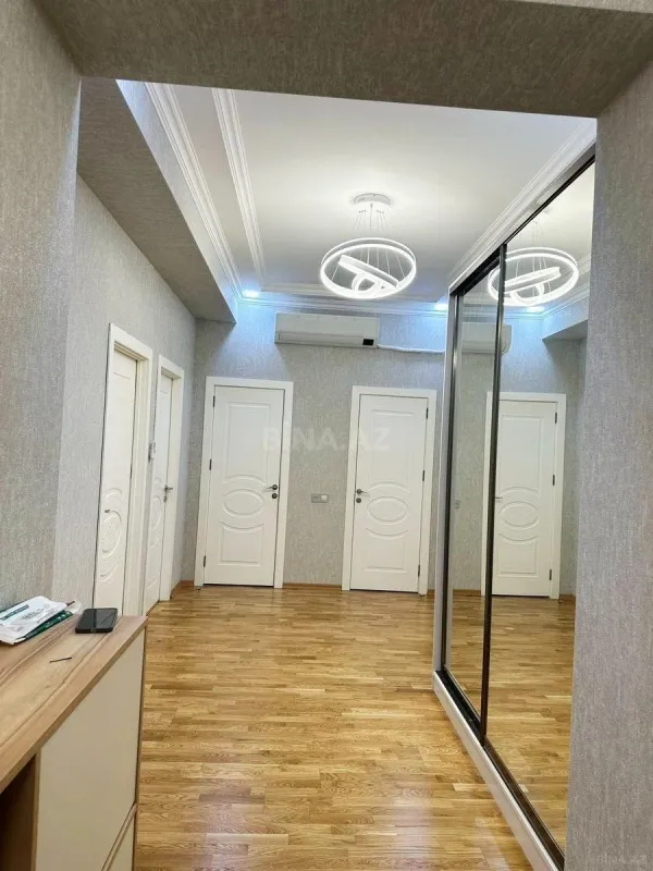 Satılır 3 otaqlı mənzil 104 m²