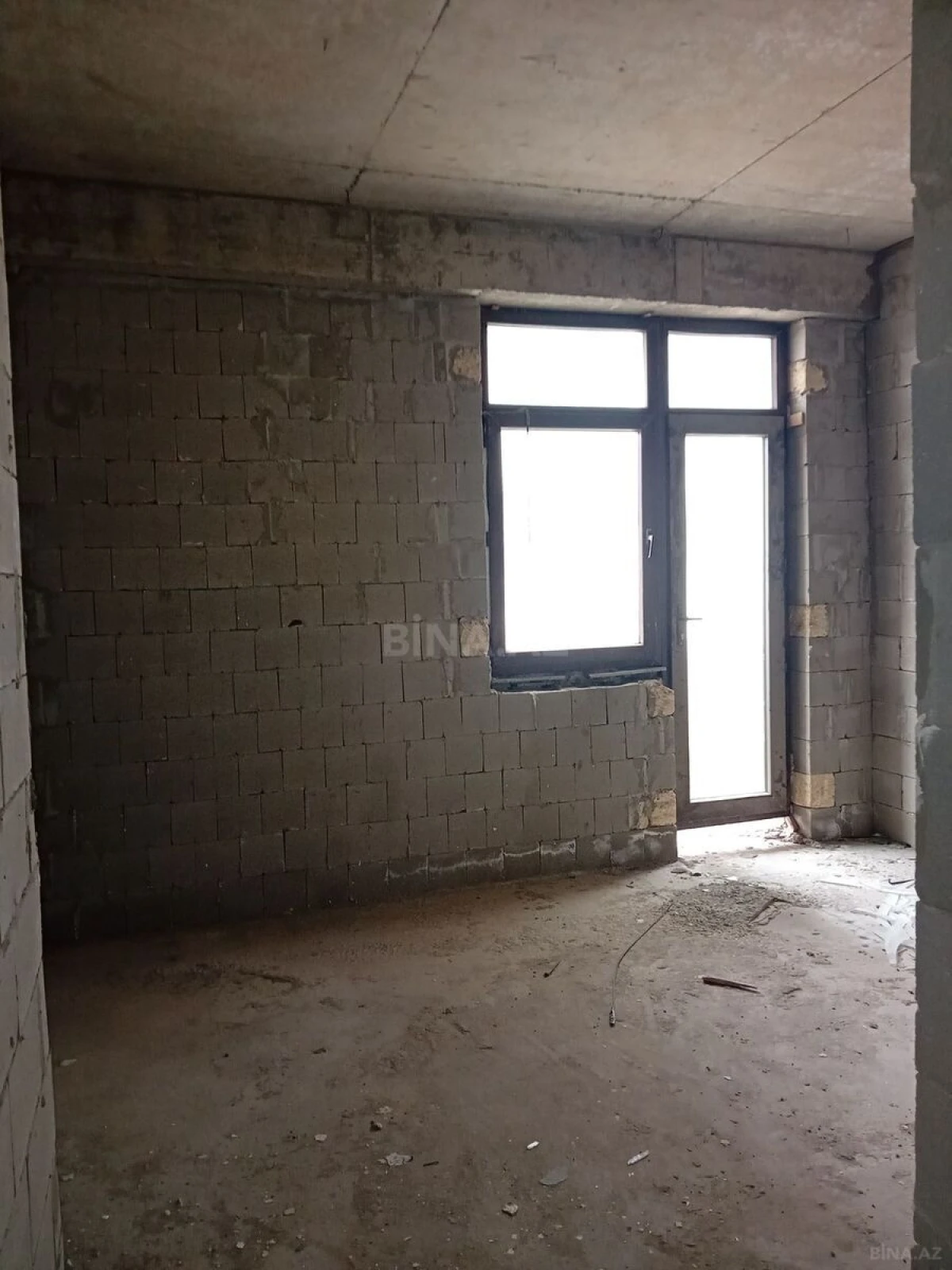 Satılır 4 otaqlı mənzil 153 m²