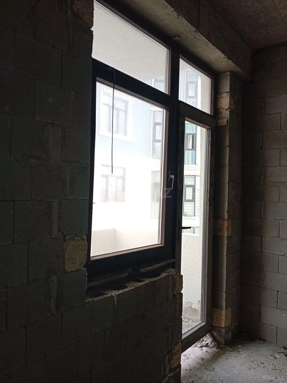 Satılır 4 otaqlı mənzil 153 m²