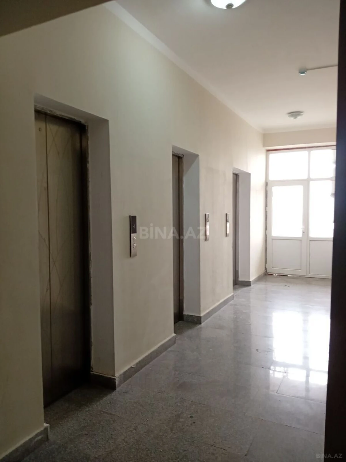Satılır 4 otaqlı mənzil 153 m²