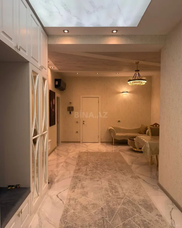 Satılır 3 otaqlı mənzil 132 m²