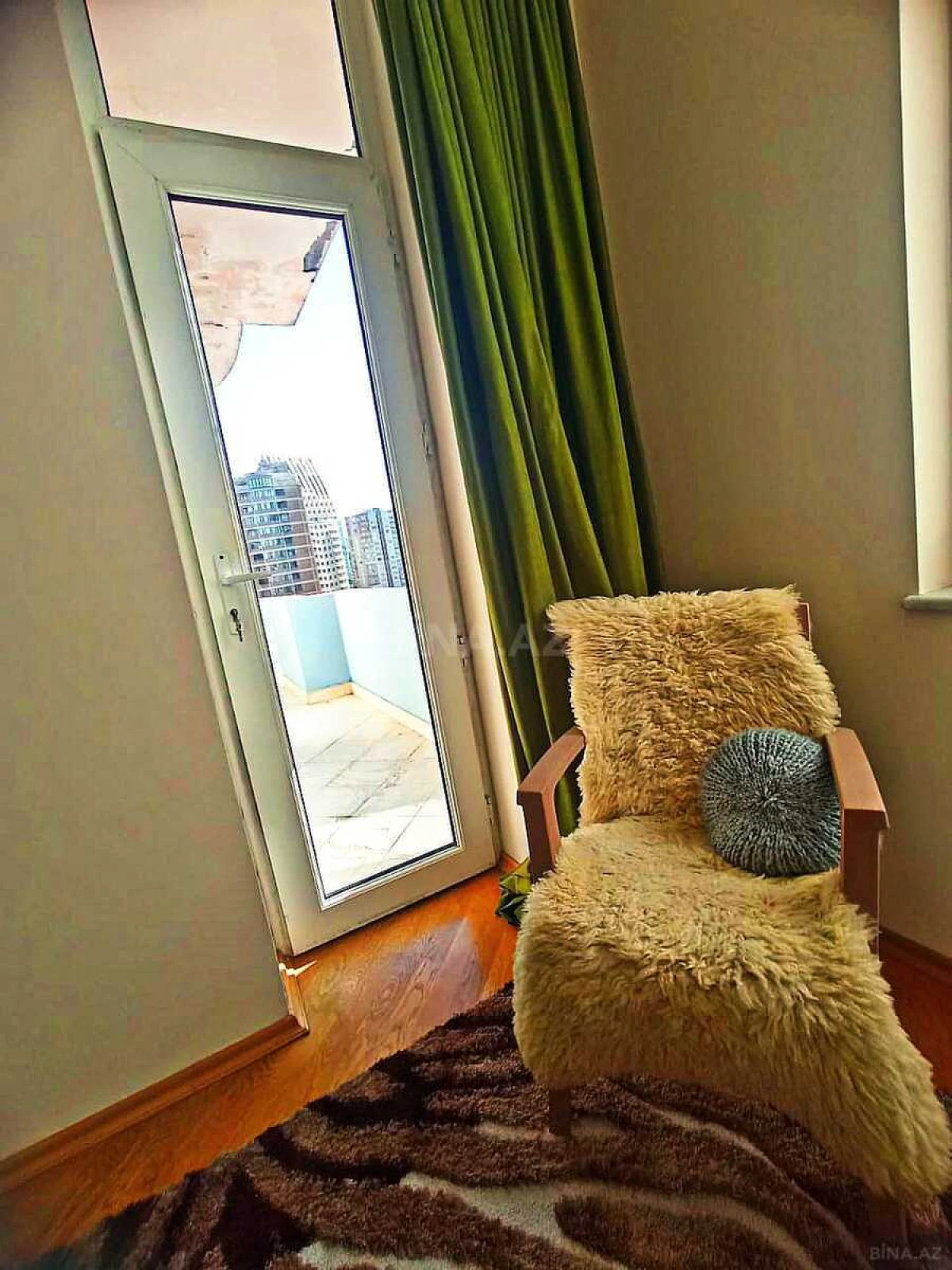 Kirayə verilir 3 otaqlı mənzil 113 m²