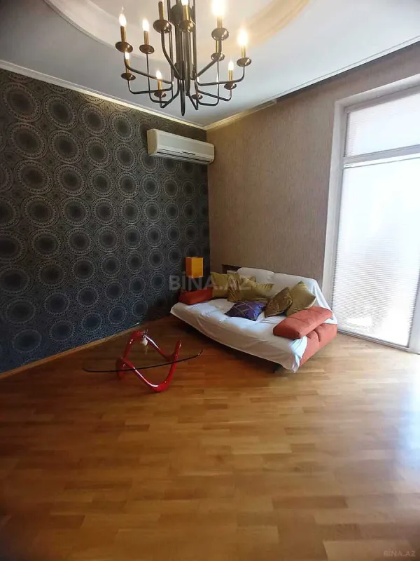 Kirayə verilir 3 otaqlı mənzil 113 m²