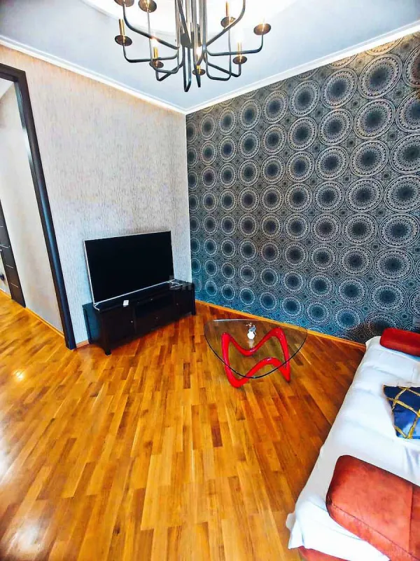 Kirayə verilir 3 otaqlı mənzil 113 m²