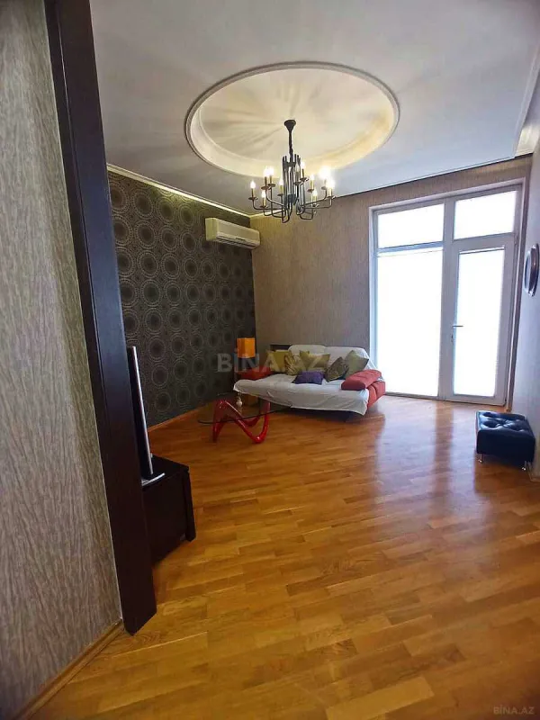 Kirayə verilir 3 otaqlı mənzil 113 m²