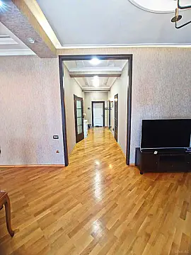Kirayə verilir 3 otaqlı mənzil 113 m²