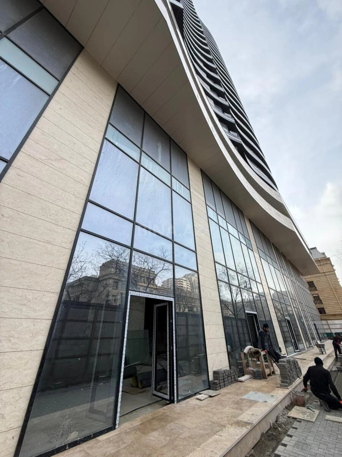 Satılır obyekt 104 m²