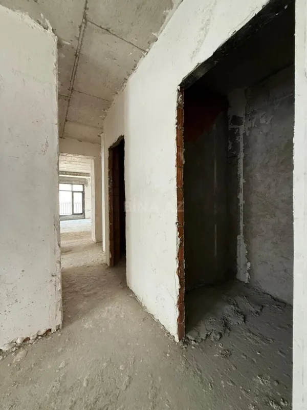 Satılır 4 otaqlı mənzil 162 m²