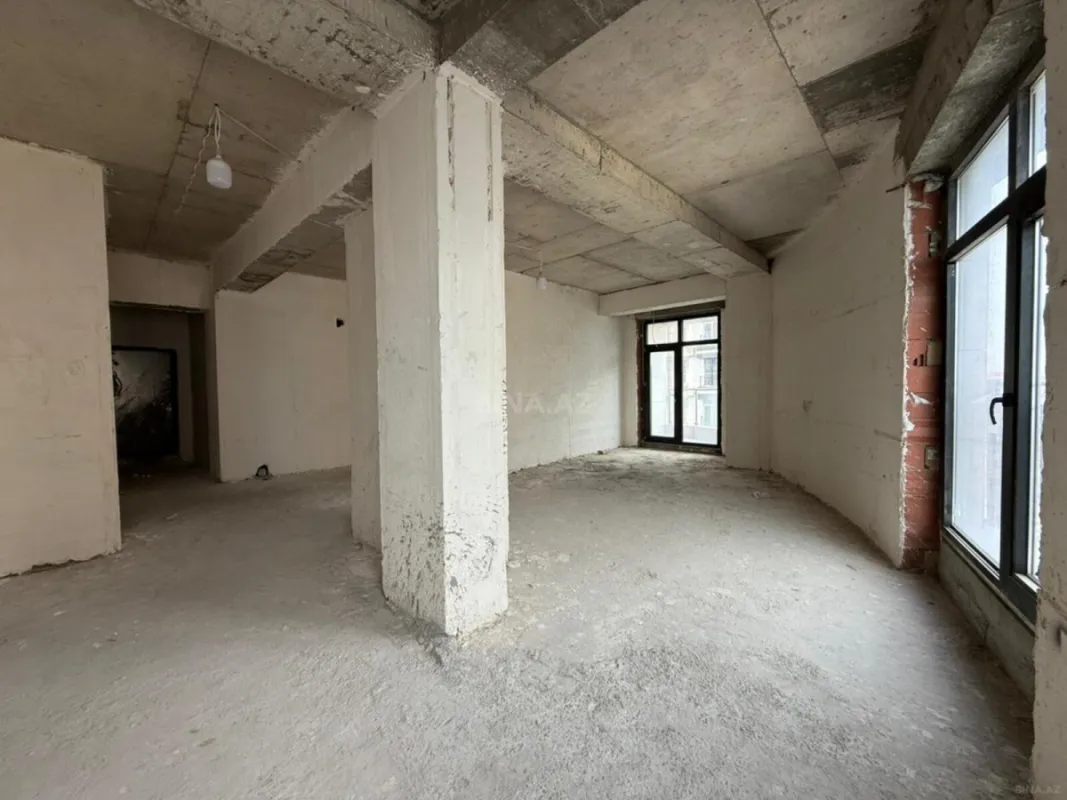 Satılır 4 otaqlı mənzil 162 m²