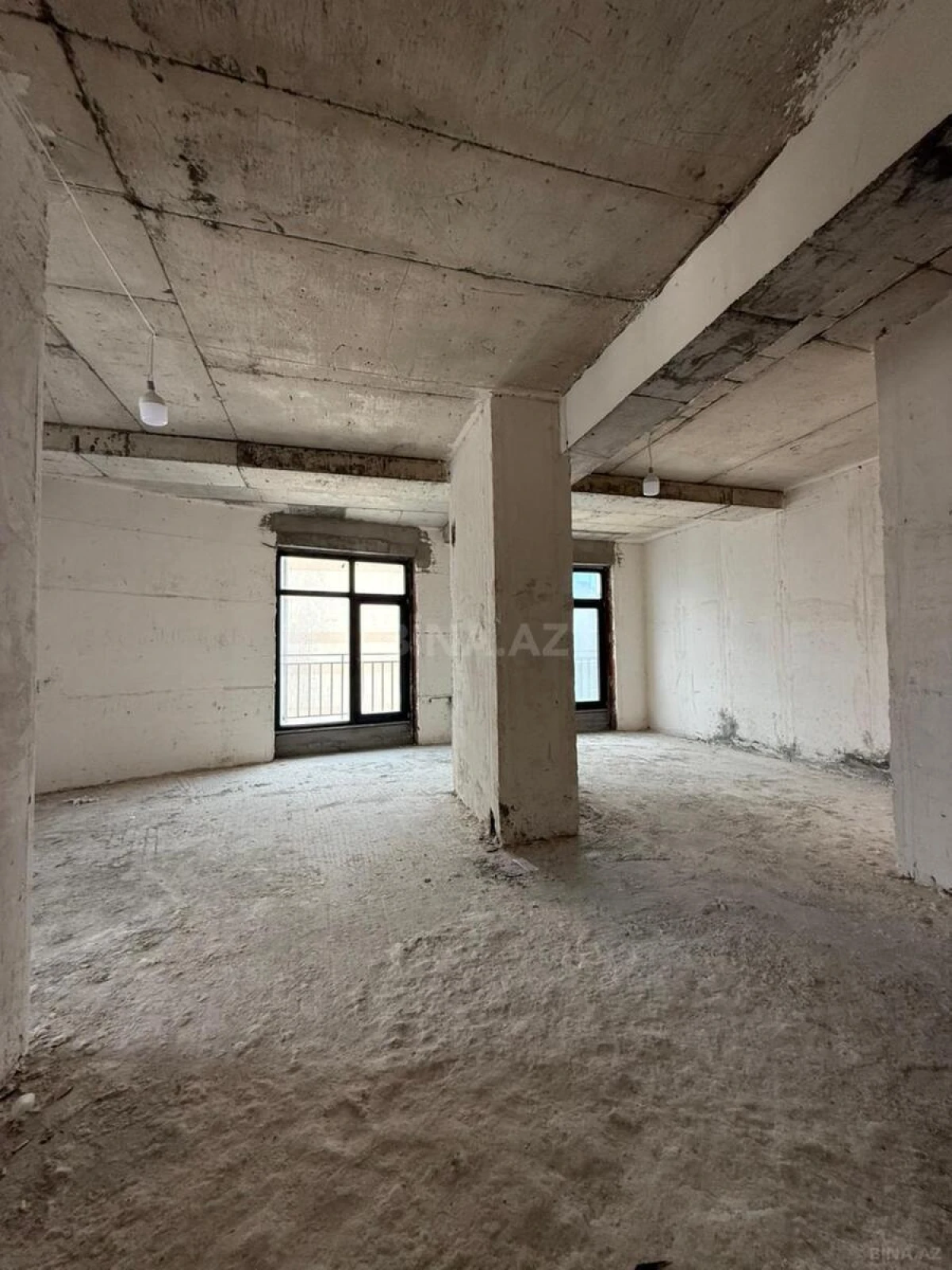 Satılır 4 otaqlı mənzil 162 m²