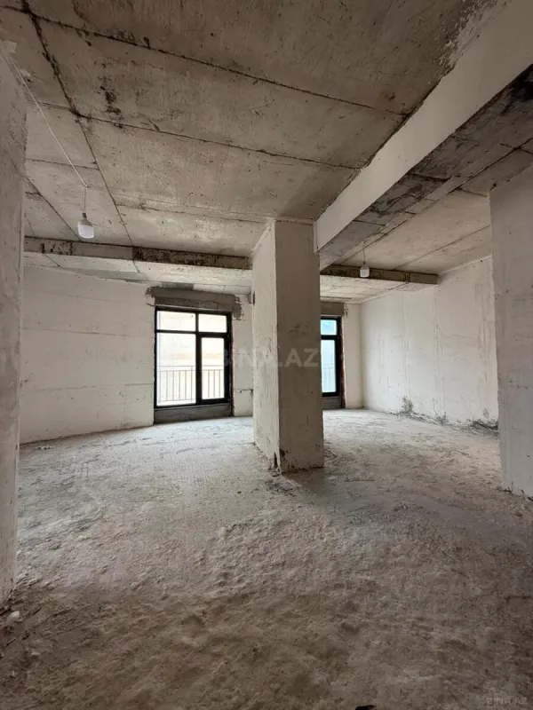 Satılır 4 otaqlı mənzil 162 m²