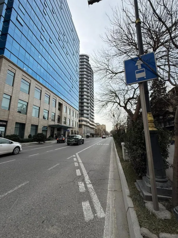 Satılır 4 otaqlı mənzil 162 m²