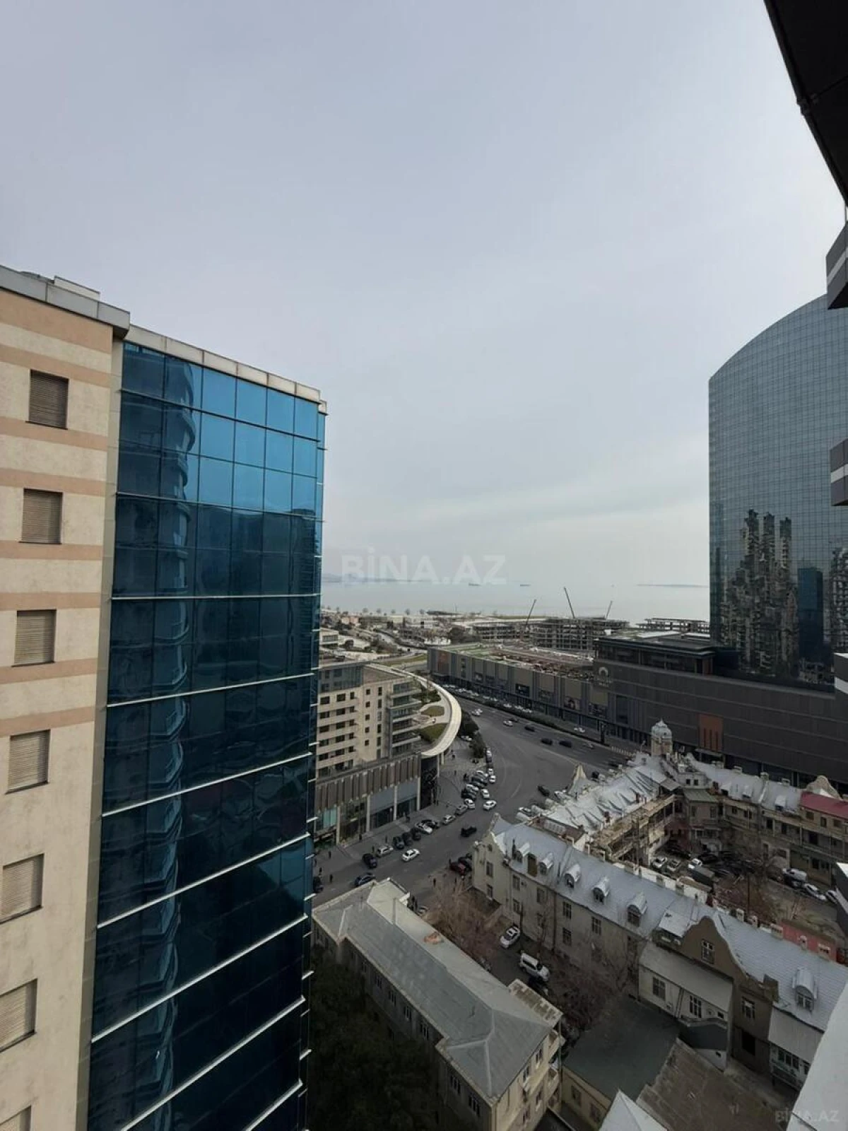 Satılır 4 otaqlı mənzil 162 m²