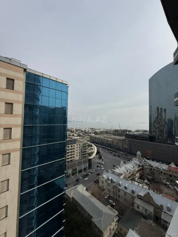Satılır 4 otaqlı mənzil 162 m²