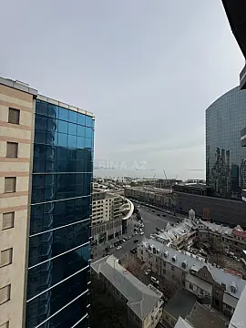 Satılır 4 otaqlı mənzil 162 m²