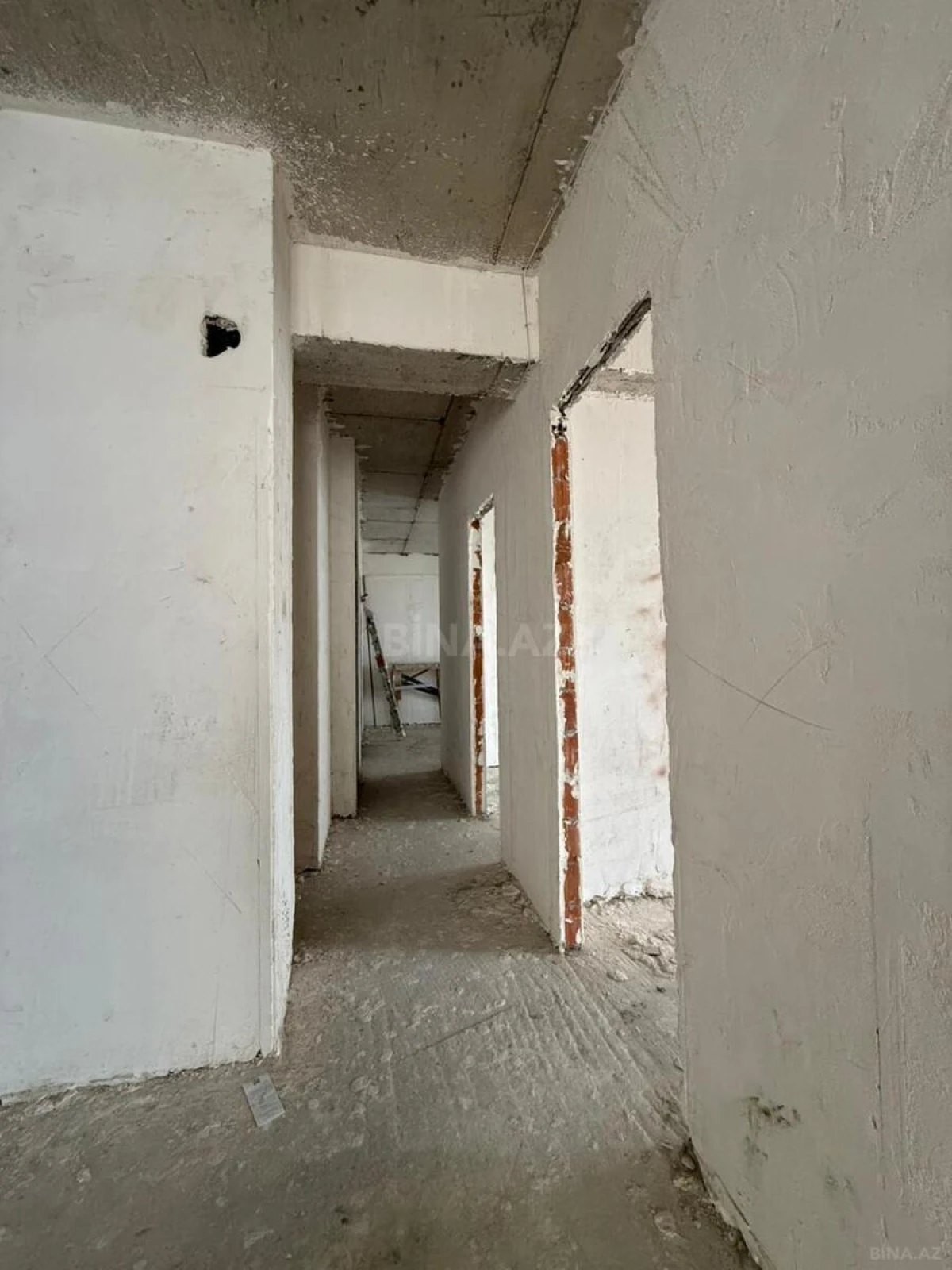Satılır 4 otaqlı mənzil 162 m²