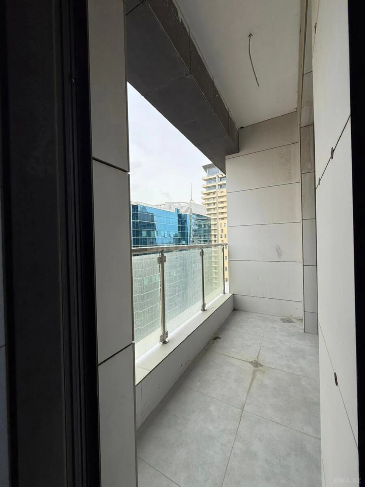 Satılır 4 otaqlı mənzil 162 m²