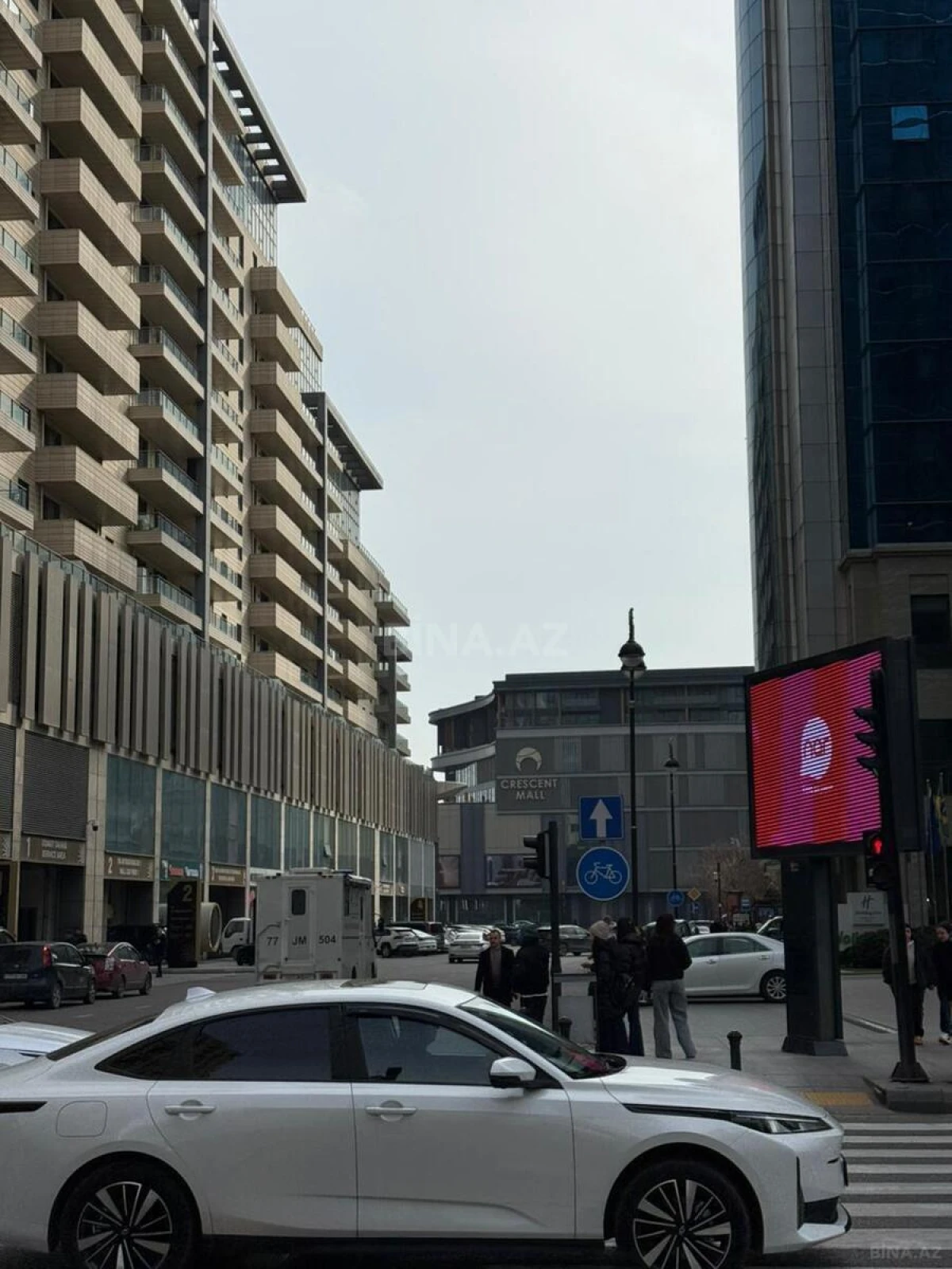 Satılır 4 otaqlı mənzil 162 m²