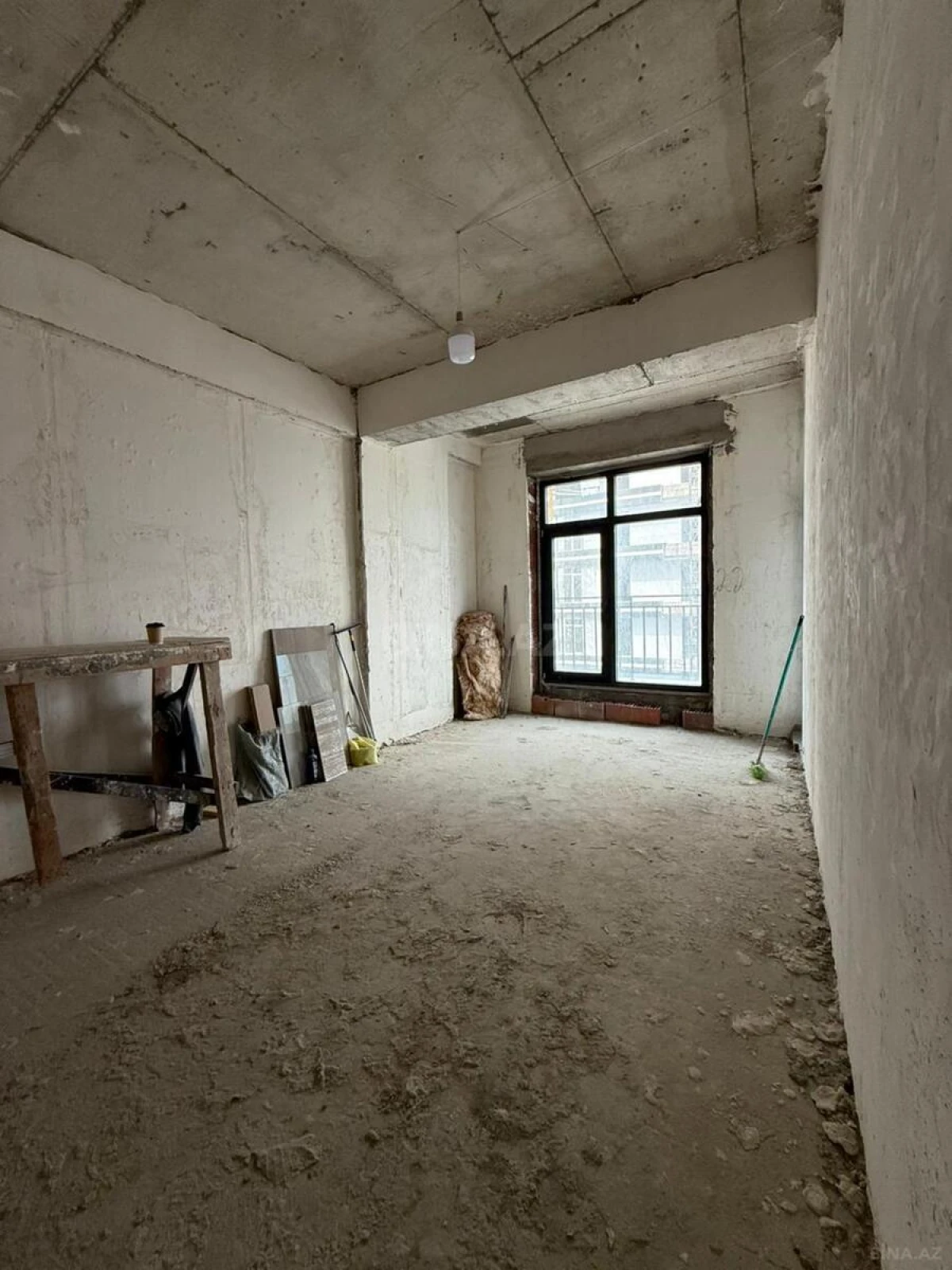 Satılır 4 otaqlı mənzil 162 m²