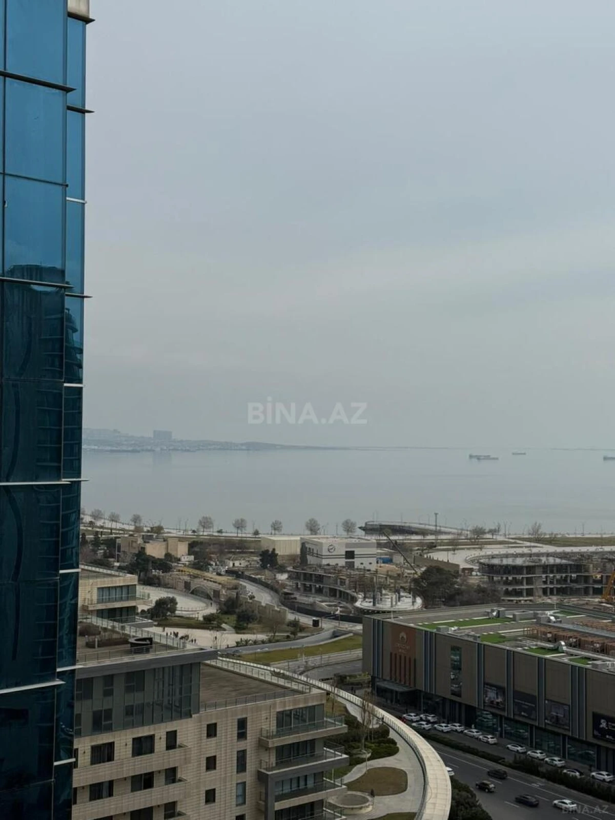 Satılır 4 otaqlı mənzil 162 m²