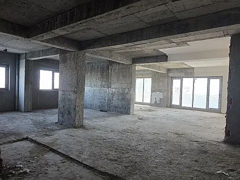 Kirayə verilir 20 otaqlı ofis 840 m²