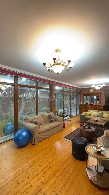 Satılır 5 otaqlı həyət evi 200 m²