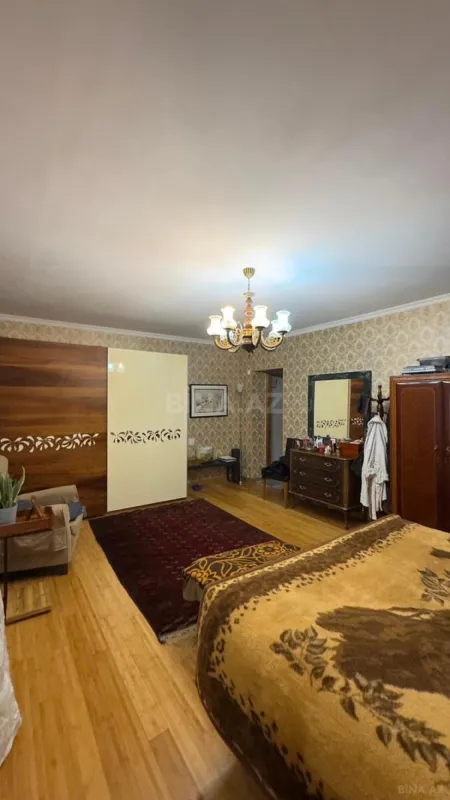 Satılır 5 otaqlı həyət evi 200 m²