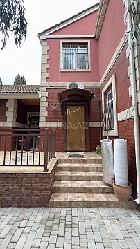 Satılır 5 otaqlı həyət evi 200 m²