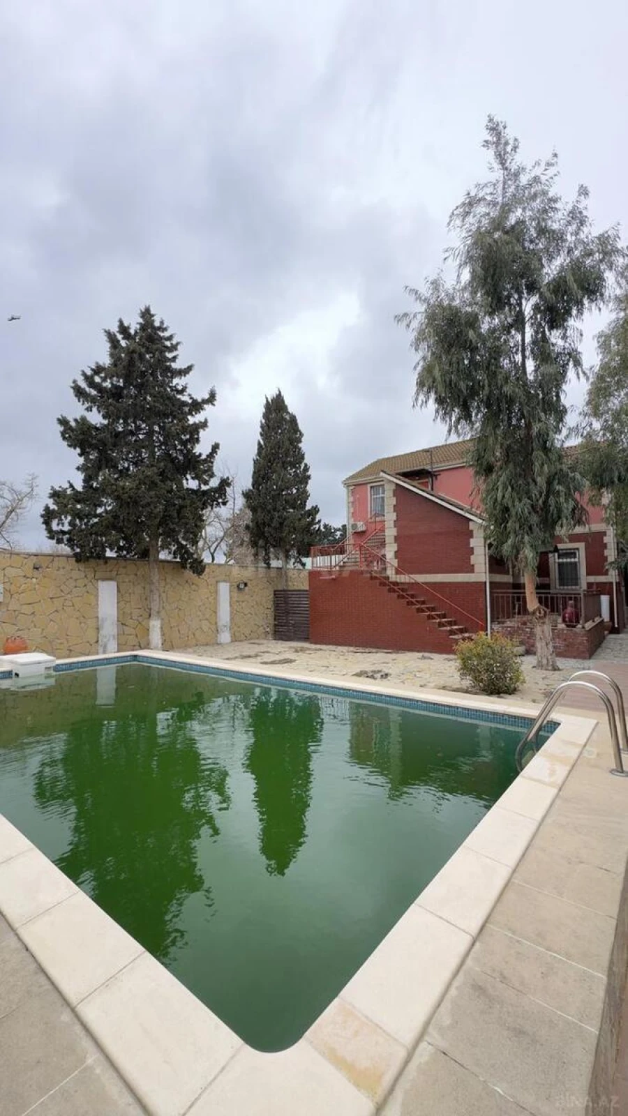 Satılır 5 otaqlı həyət evi 200 m²