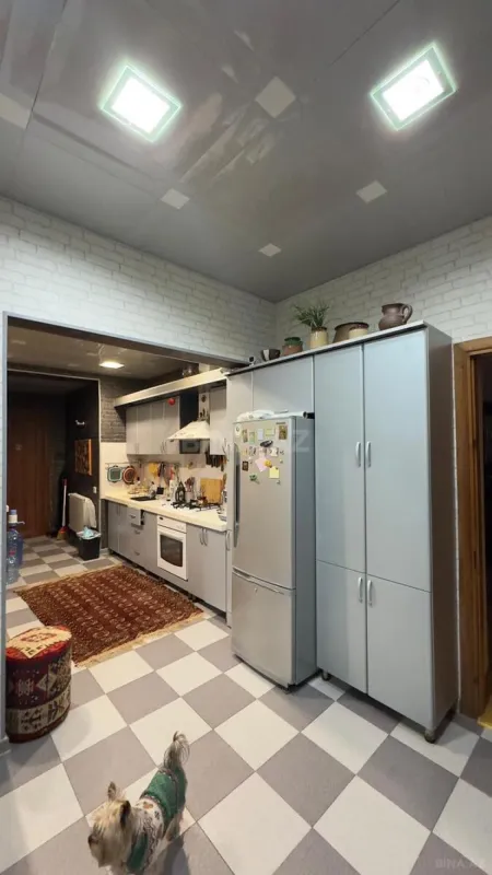 Satılır 5 otaqlı həyət evi 200 m²