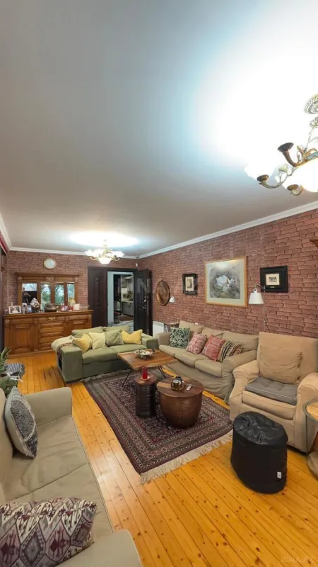Satılır 5 otaqlı həyət evi 200 m²