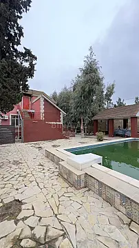 Satılır 5 otaqlı həyət evi 200 m²