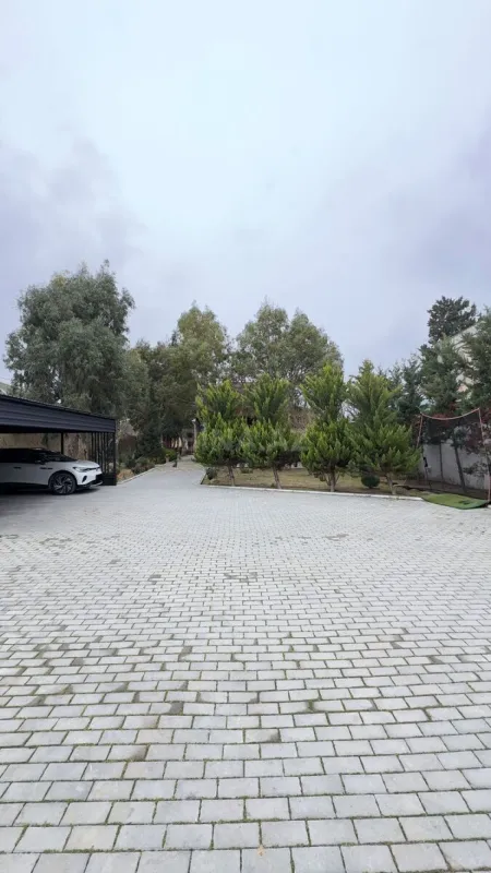 Satılır 5 otaqlı həyət evi 200 m²