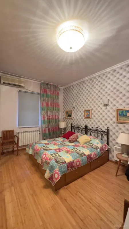 Satılır 5 otaqlı həyət evi 200 m²