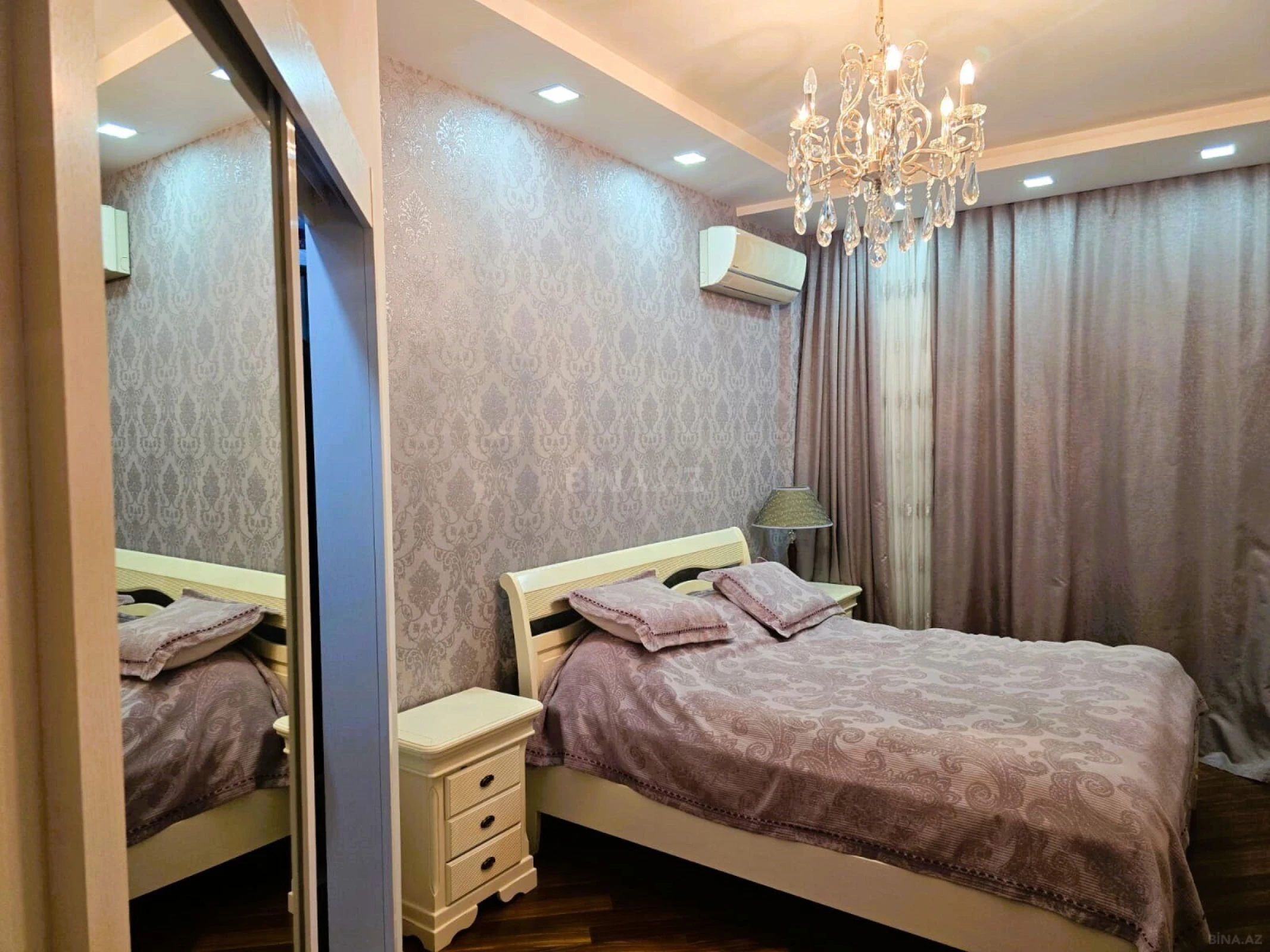 Satılır 4 otaqlı mənzil 195 m²