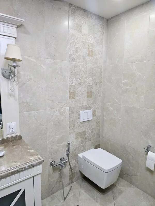 Satılır 4 otaqlı mənzil 195 m²
