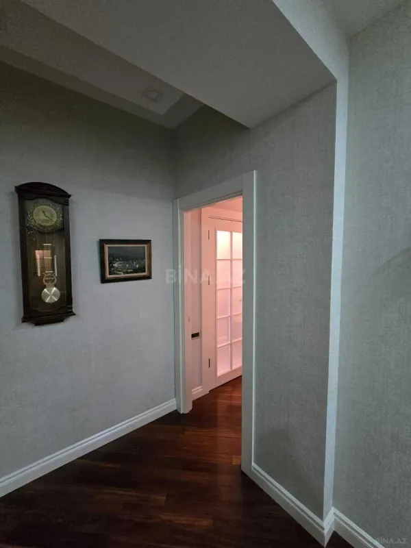 Satılır 4 otaqlı mənzil 195 m²