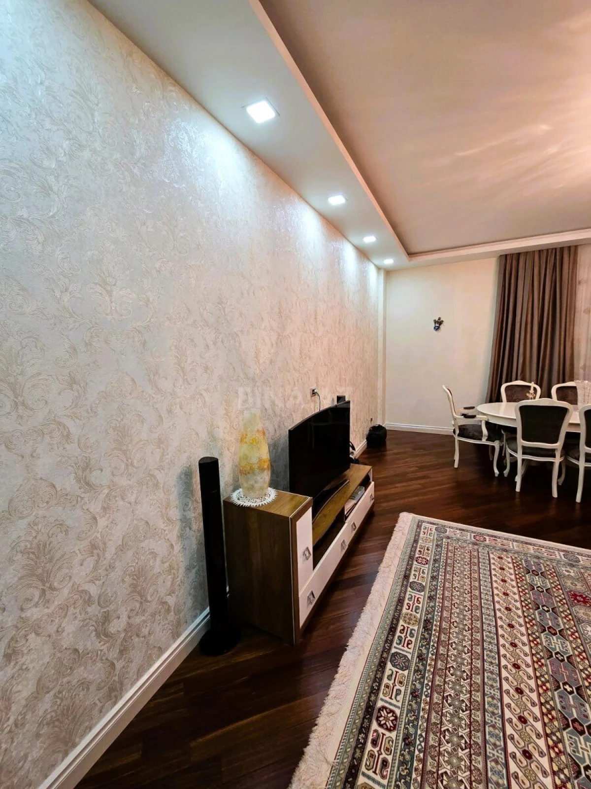 Satılır 4 otaqlı mənzil 195 m²