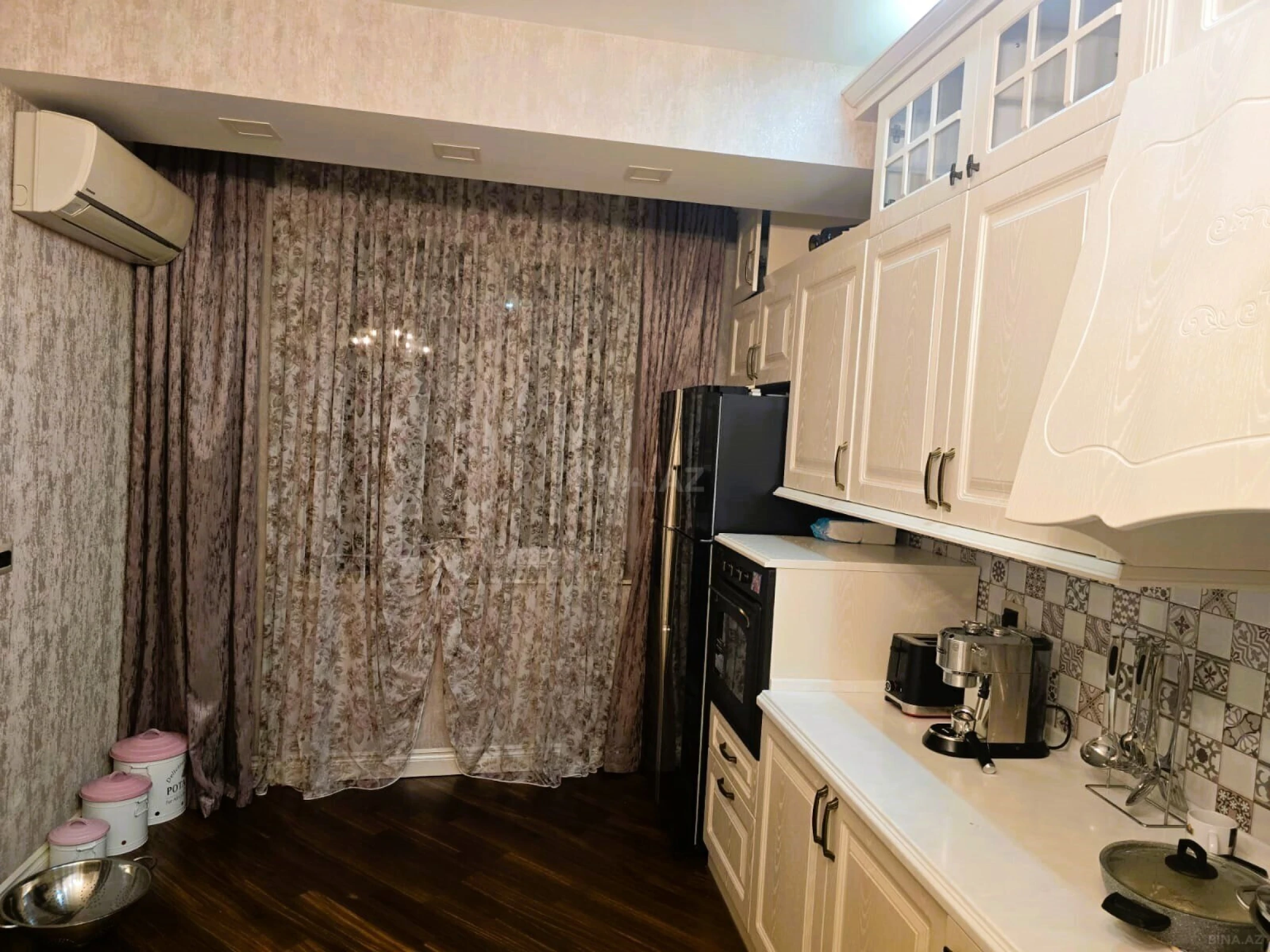 Satılır 4 otaqlı mənzil 195 m²