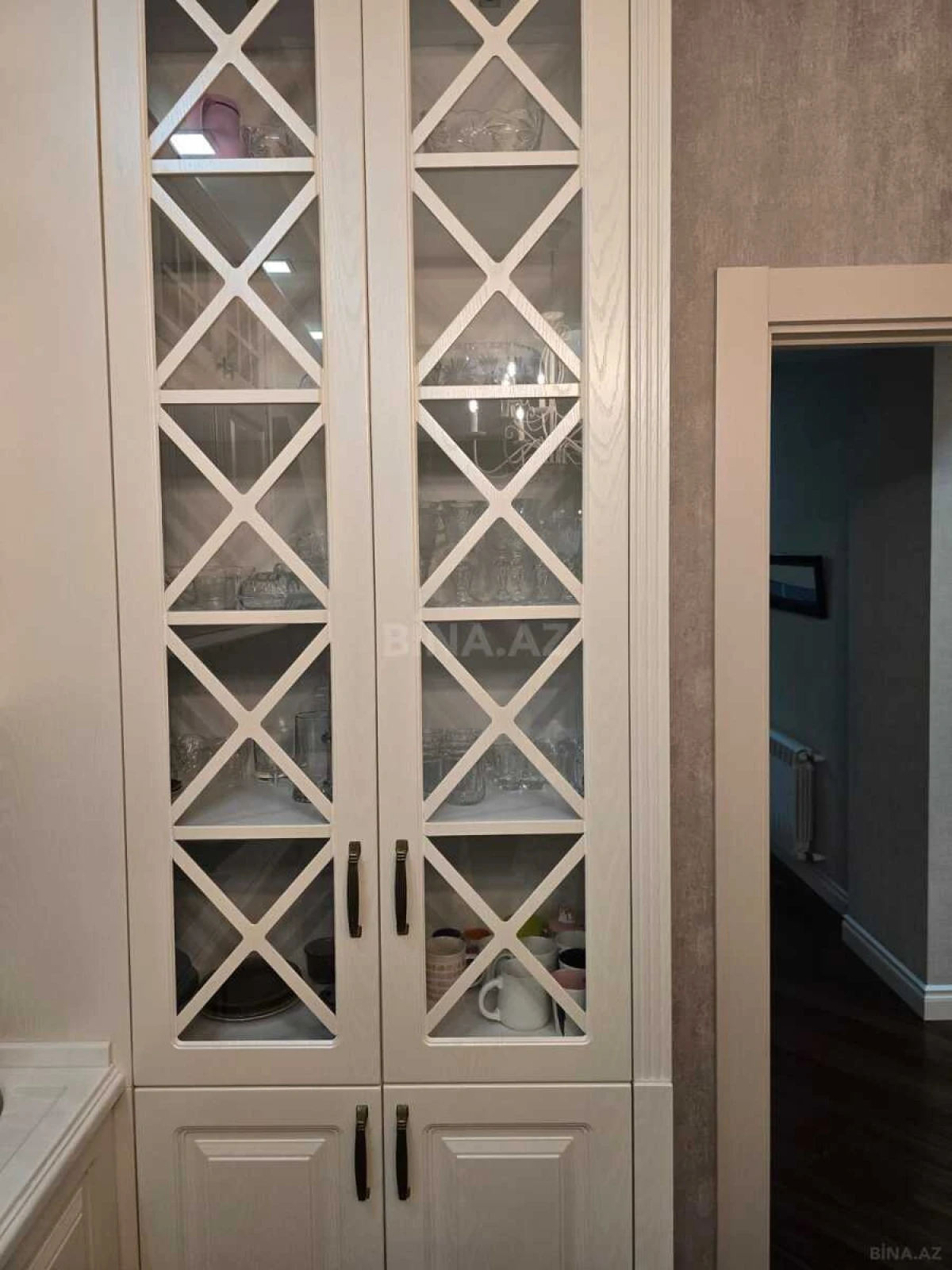 Satılır 4 otaqlı mənzil 195 m²